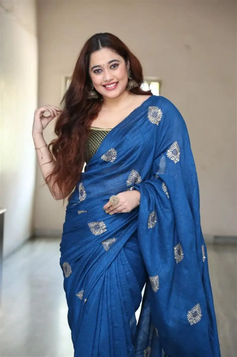 TELUGU ACTRESS ANKITA KHARAT STILLS IN BLUE SAREE 2